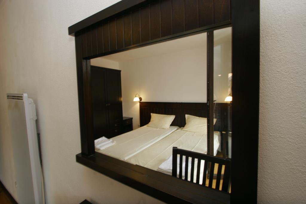 Guest House Bukor Shtepi Mandrica Exterior photo