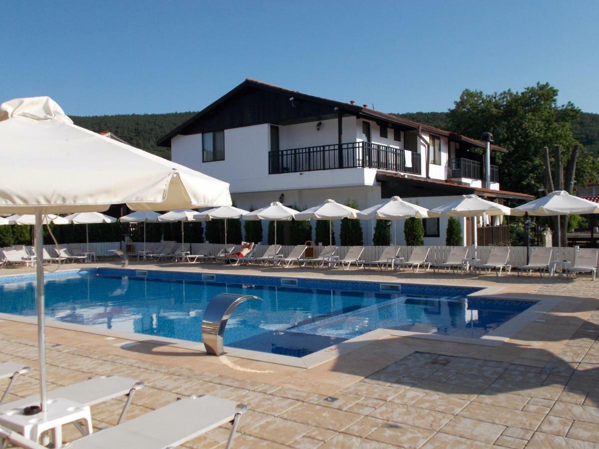 Guest House Bukor Shtepi Mandrica Exterior photo
