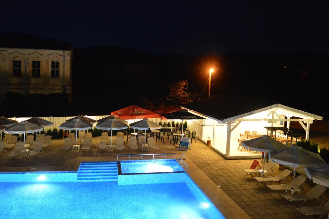 Guest House Bukor Shtepi Mandrica Exterior photo
